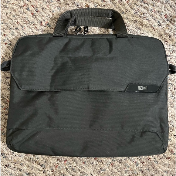 Computer bag/Case logic brand dark gray. Used/good .11x14x2 - Picture 1 of 8